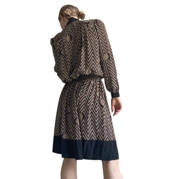 Impeccable true vintage 1960’s dress by KENNEDY’s. Tagged 12 - Picture 3 of 9